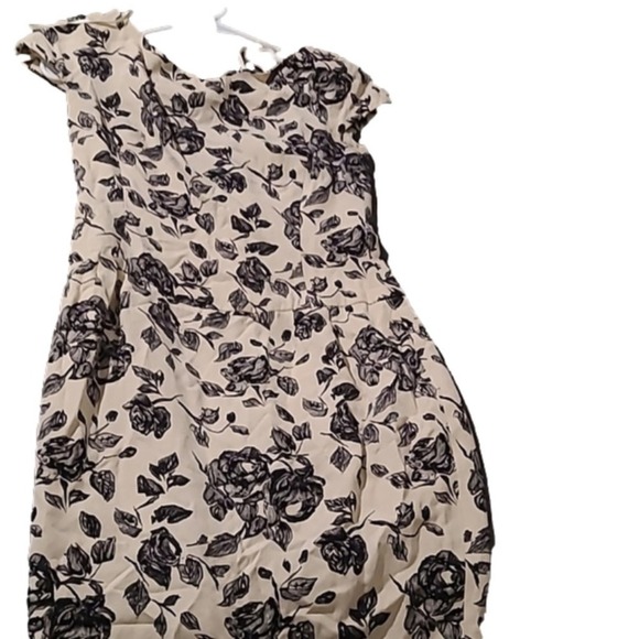 Kay Unger Dresses & Skirts - Kay Unger‎ floral dress